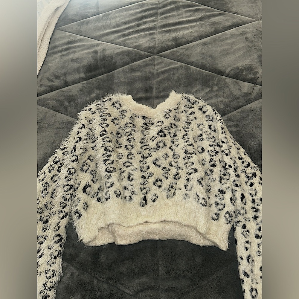 Kendall+Kylie cropped leopard print fuzzy sweater